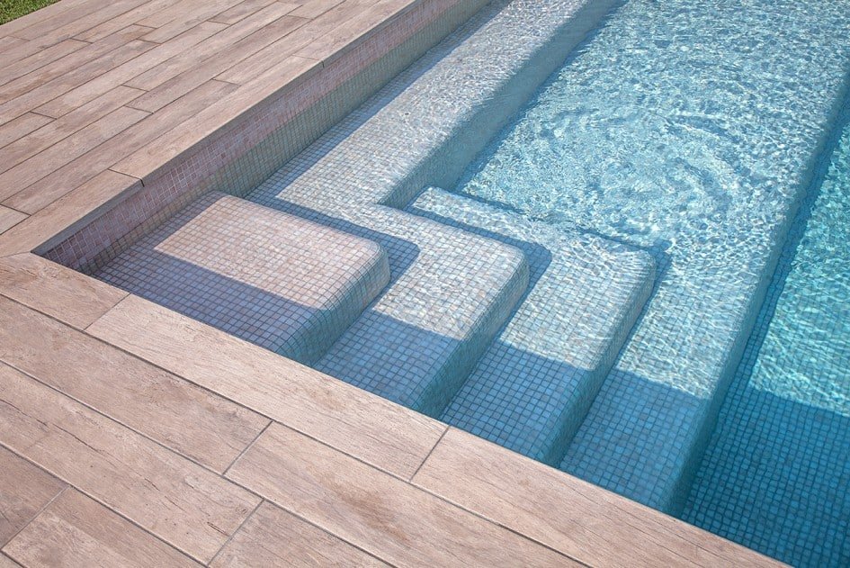 Glass mosaic tile Niebla on swimming pool steps.