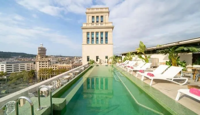 Barcelona's Skyline Oasis: Ezarri's Iberostar Rooftop Pool