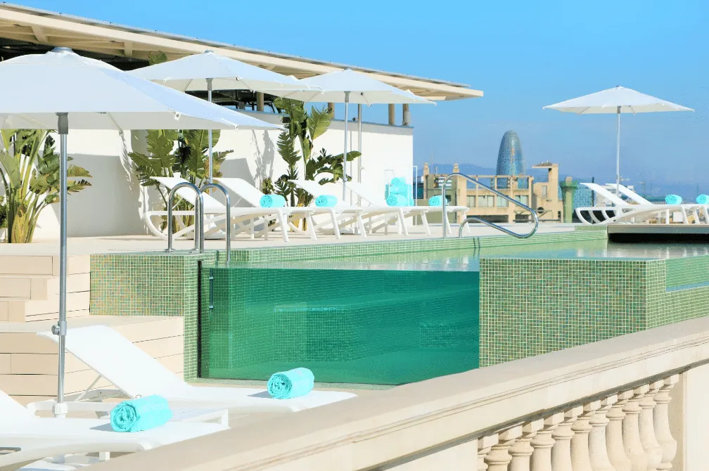 Barcelona's Skyline Oasis: Ezarri's Iberostar Rooftop Pool